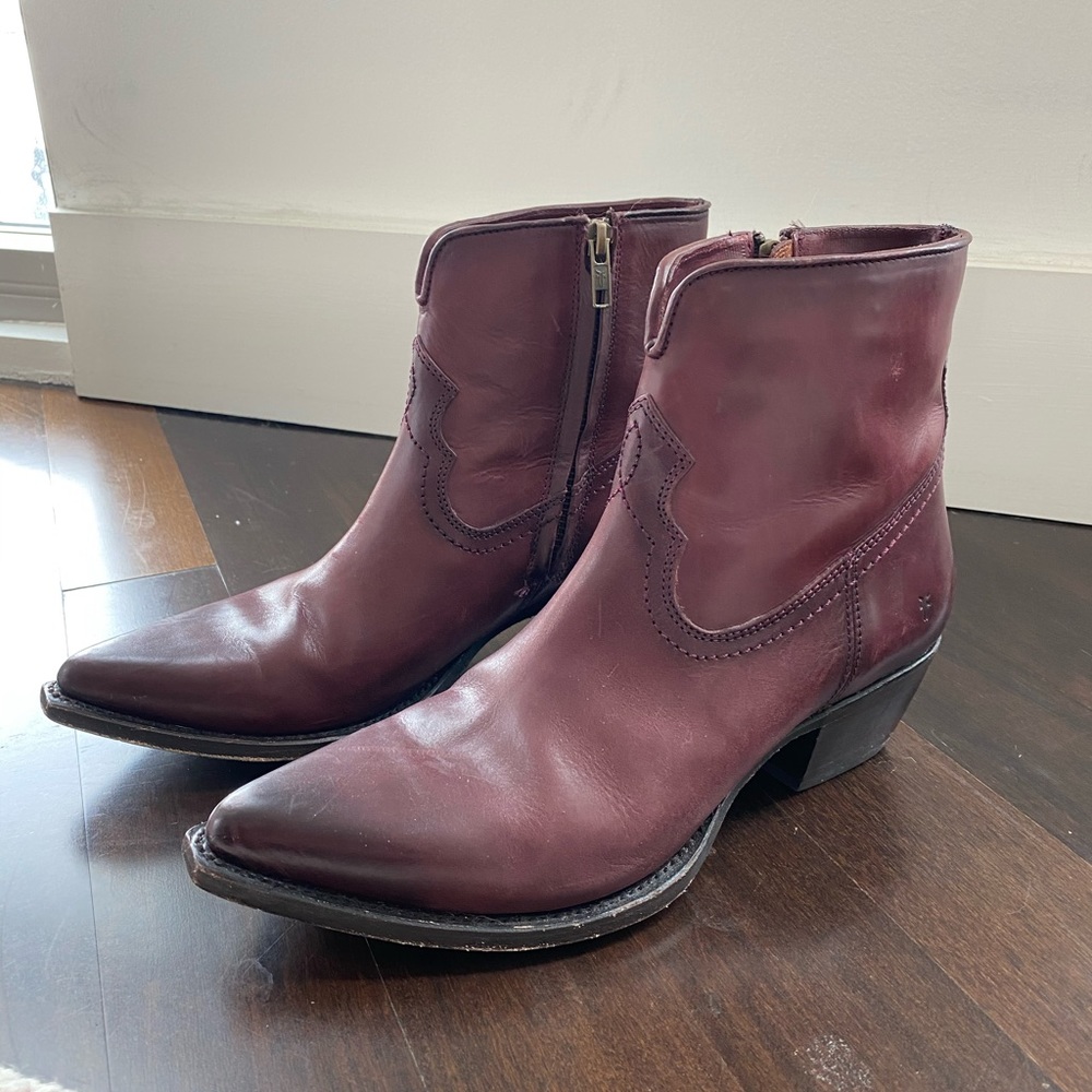 Frye ankle Books
